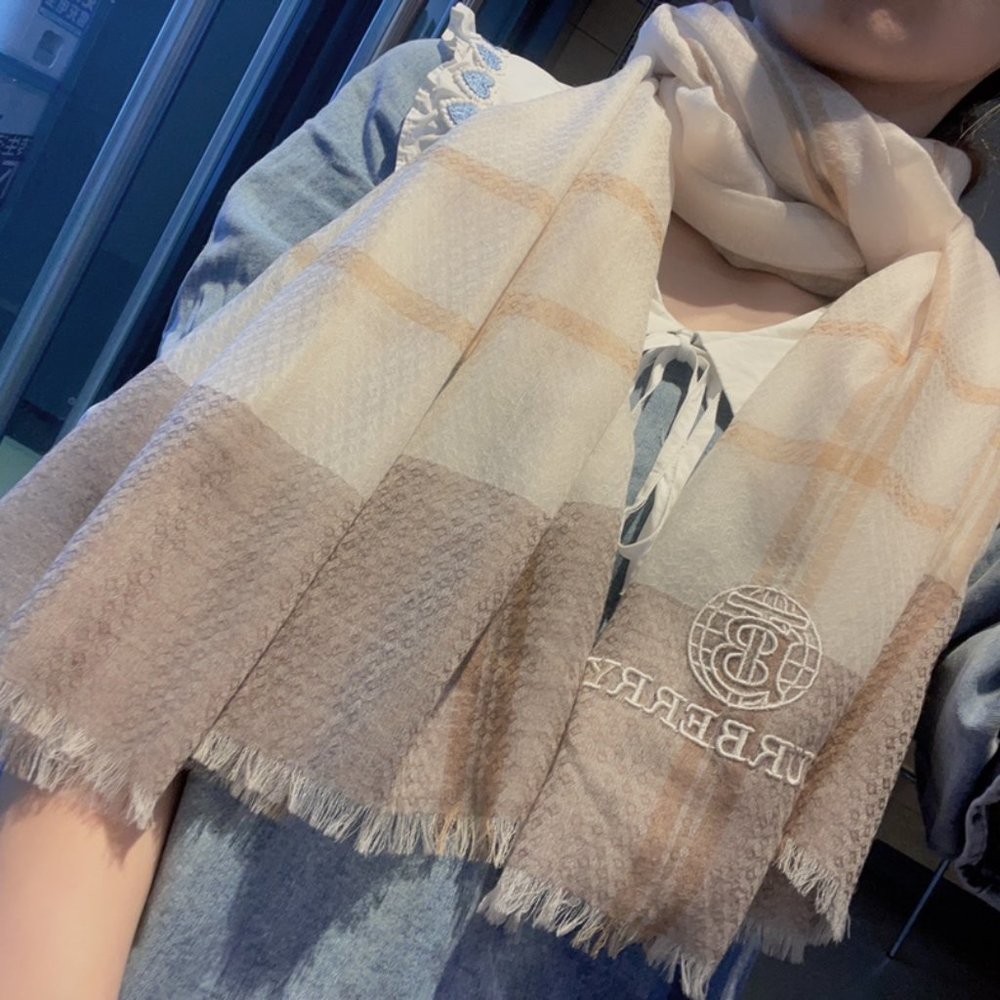 Women's Burberry Winter New water-soluble cashmere simple scarf Size: 95 * 190CM